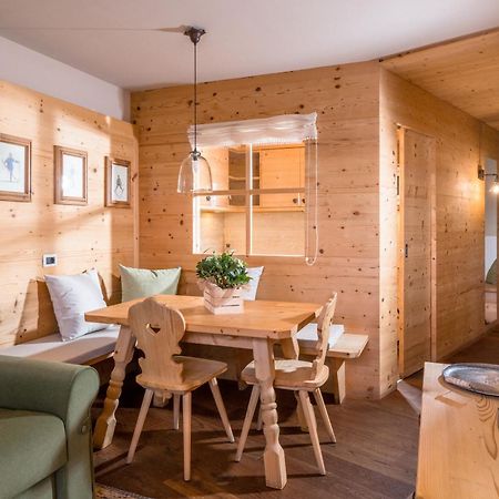 Aparthotel Nei Y Suredl Nevesole Corvara In Badia Habitación foto