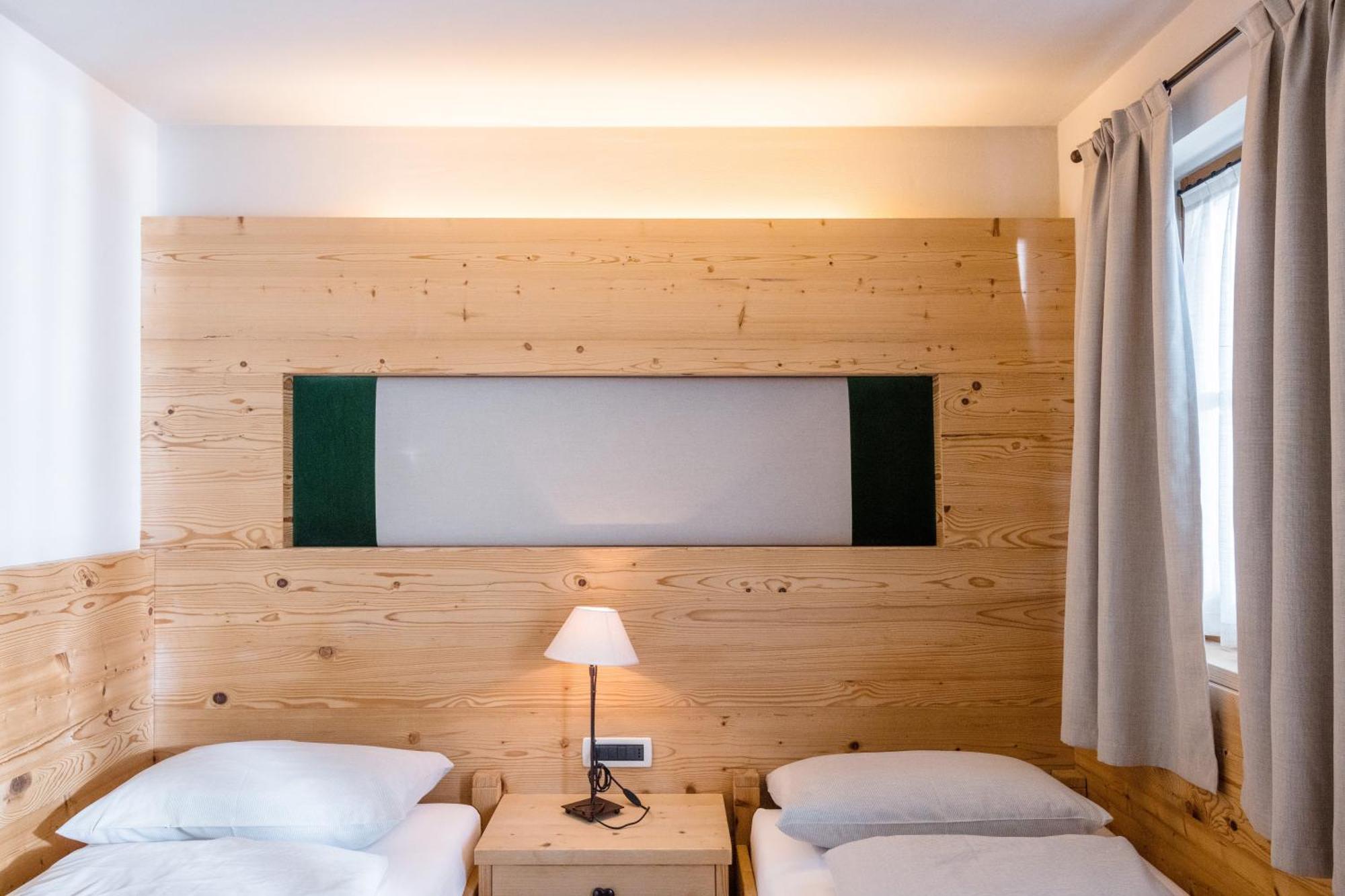 Aparthotel Nei Y Suredl Nevesole Corvara In Badia Habitación foto