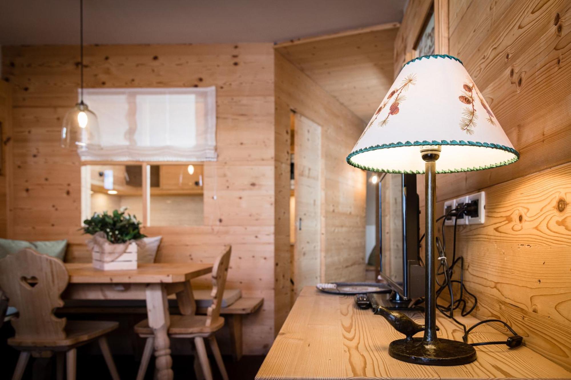 Aparthotel Nei Y Suredl Nevesole Corvara In Badia Habitación foto