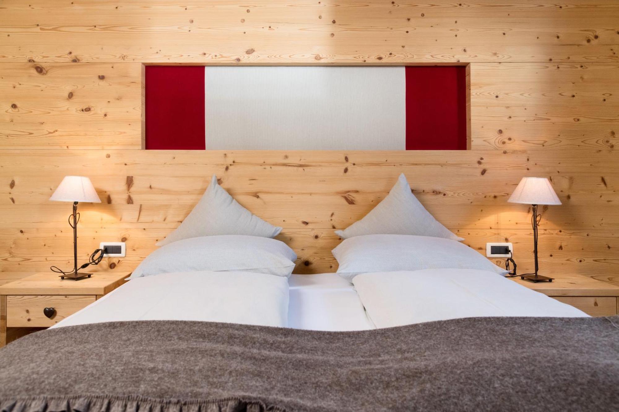 Aparthotel Nei Y Suredl Nevesole Corvara In Badia Habitación foto