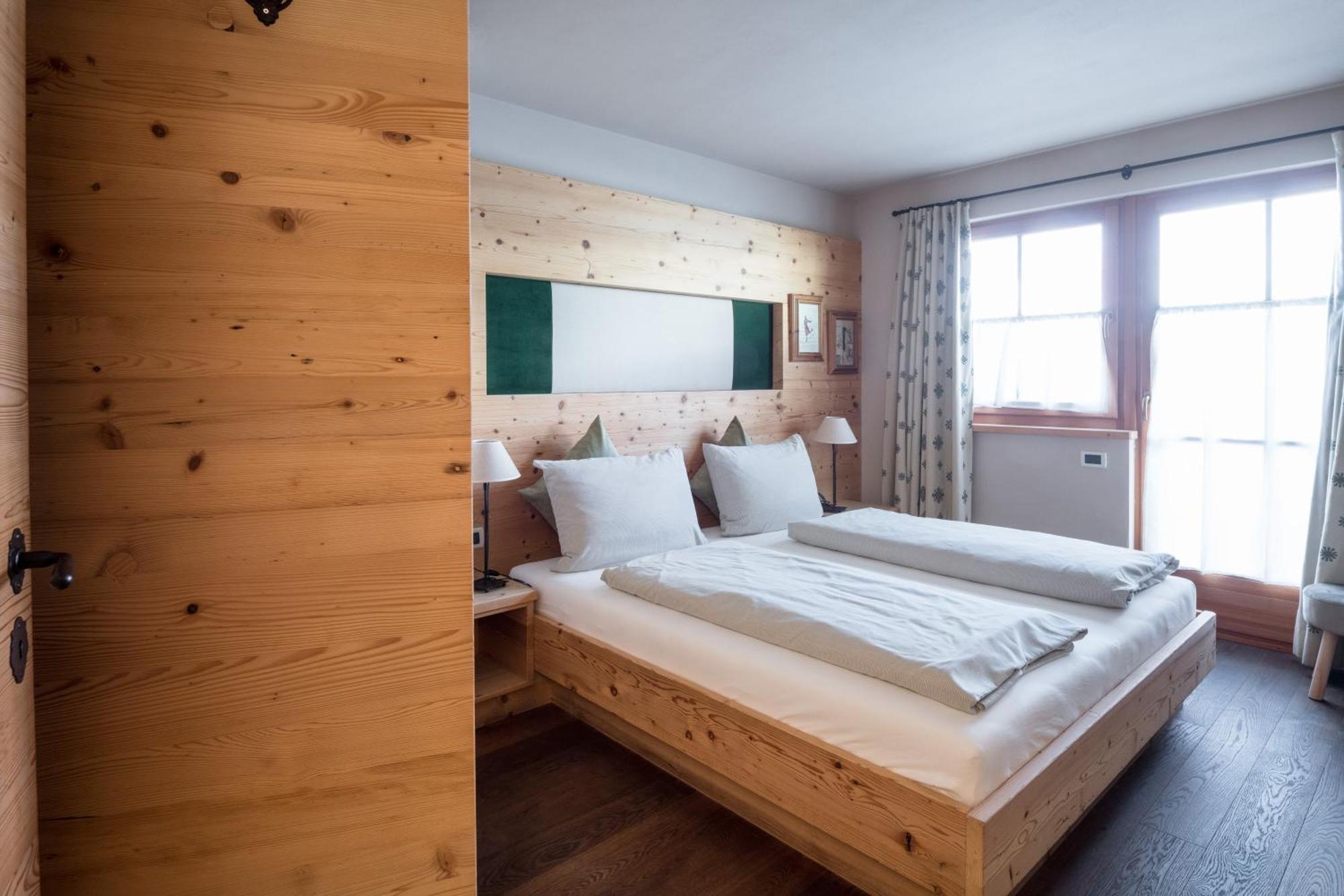 Aparthotel Nei Y Suredl Nevesole Corvara In Badia Habitación foto