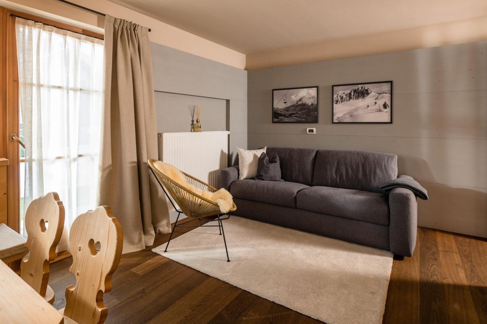 Aparthotel Nei Y Suredl Nevesole Corvara In Badia Habitación foto