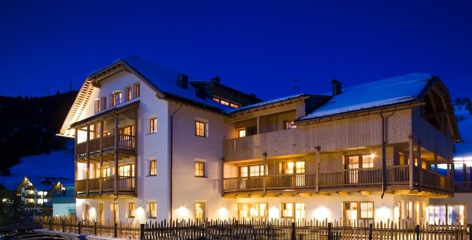 Aparthotel Nei Y Suredl Nevesole Corvara In Badia Exterior foto