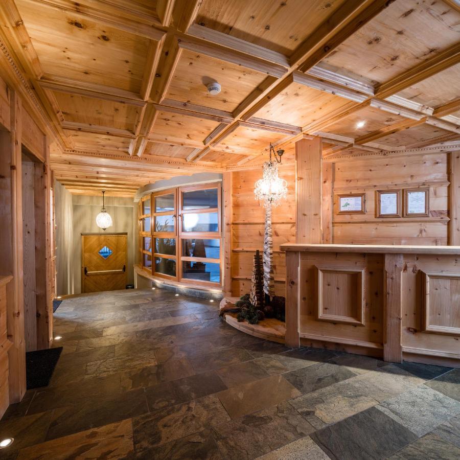 Aparthotel Nei Y Suredl Nevesole Corvara In Badia Exterior foto